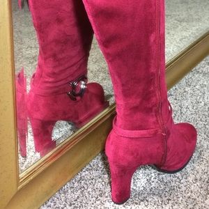 🔥💄NEW 💋 BOLD & THE BEAUTIFUL - Red suede boots!